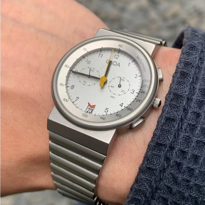 Luxury Watch Trends 2025 - CILOA orologio rotondo in argento da