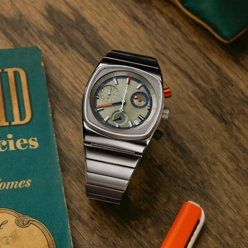 Luxury Watch Trends 2025 - CILOA sportivo quadrato verde orologio da