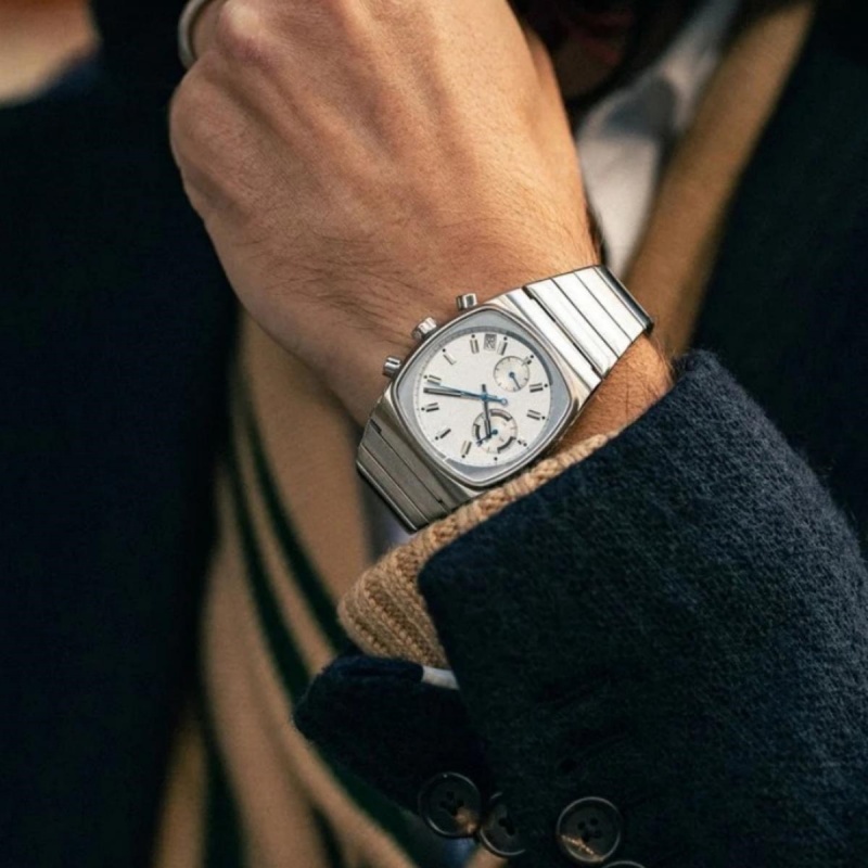 CILOA orologio sportivo quadra - Luxury Watch Trends 2025 recensione e prezzo