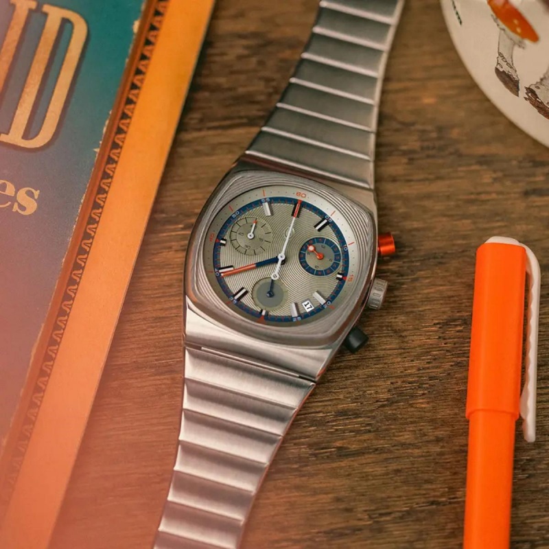 CILOA sportivo quadrato verde  - Luxury Watch Trends 2025 recensione e prezzo