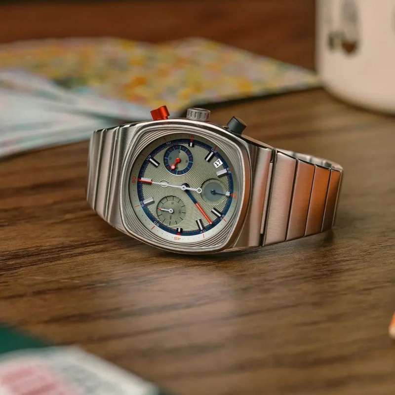 CILOA sportivo quadrato verde  - Luxury Watch Trends 2025 recensione e prezzo